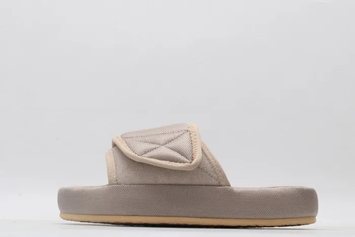 Reps yeezy sandal6 0122