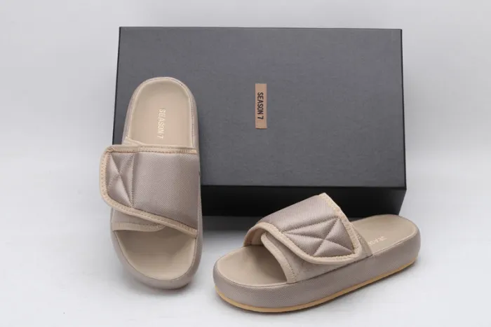 Reps yeezy sandal6 0122