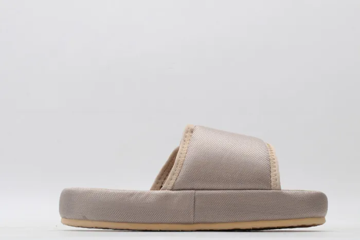 Reps yeezy sandal6 0122