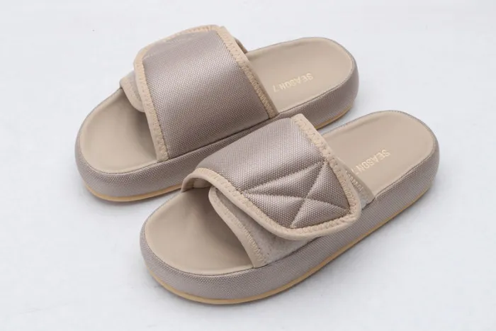 Reps yeezy sandal6 0122