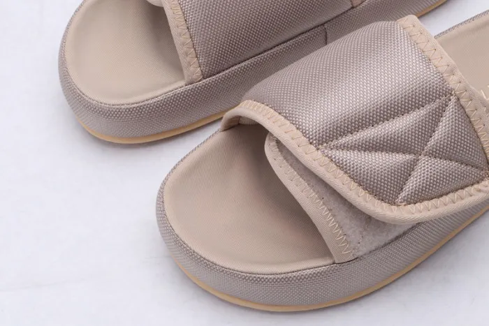 Reps yeezy sandal6 0122